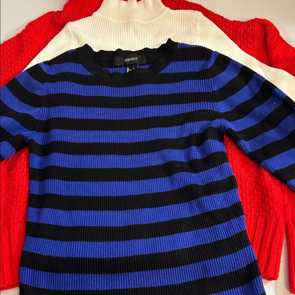 Bundle of 3 knitted & sweater Size XS- S